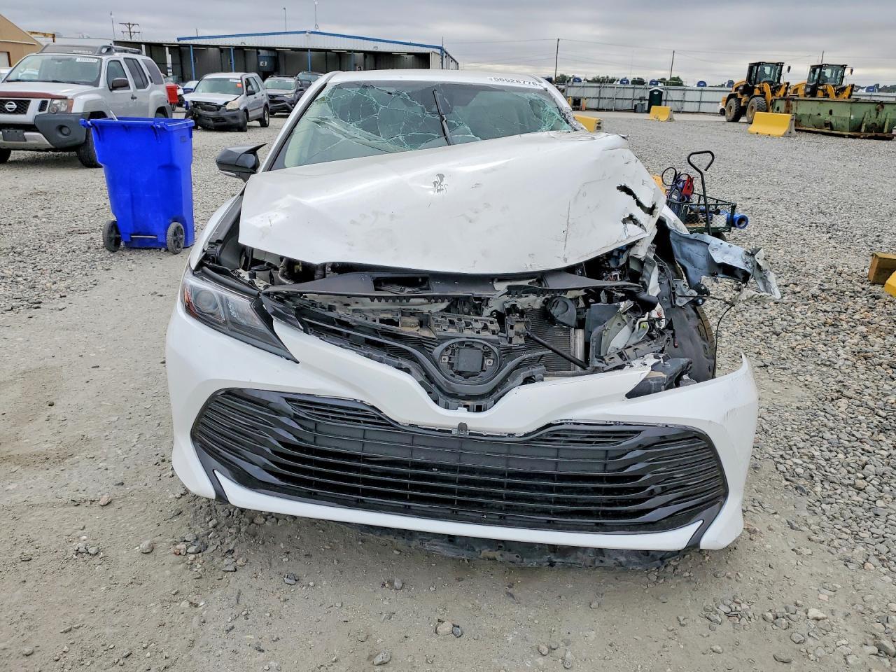 2020 Toyota Camry Le - Фото 5