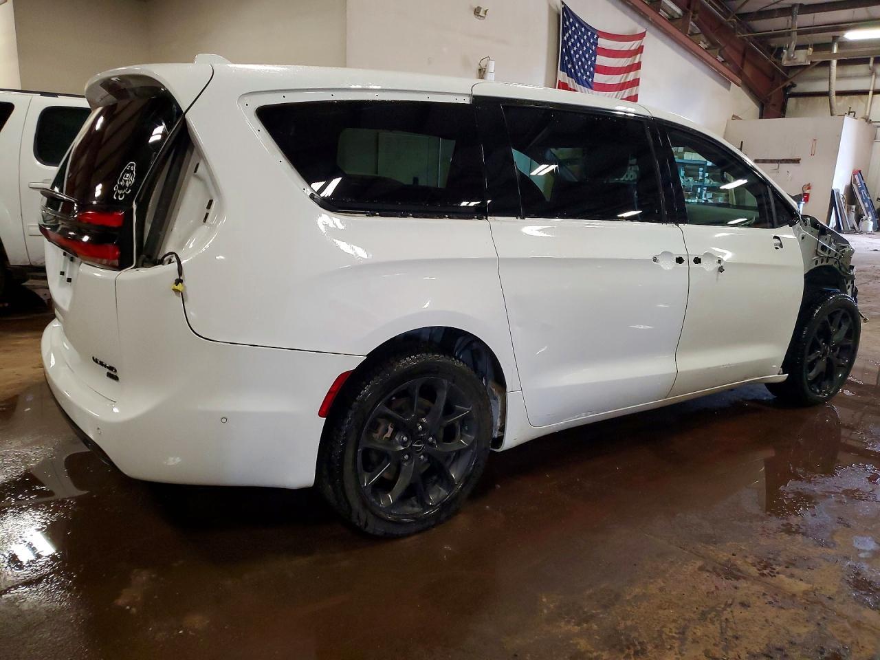 2022 Chrysler Pacifica Limited - Фото 3