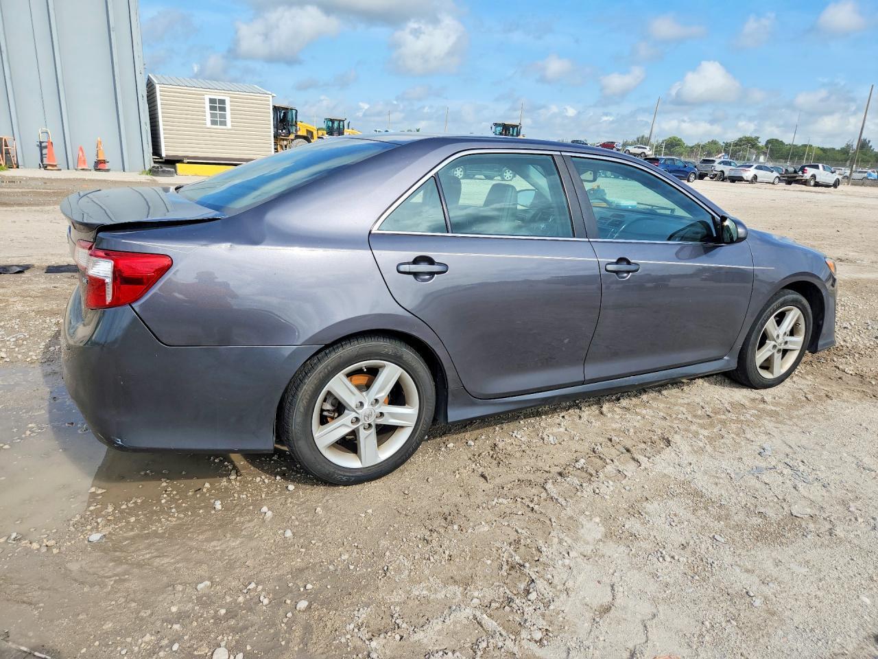 2014 Toyota Camry Se - Image 3