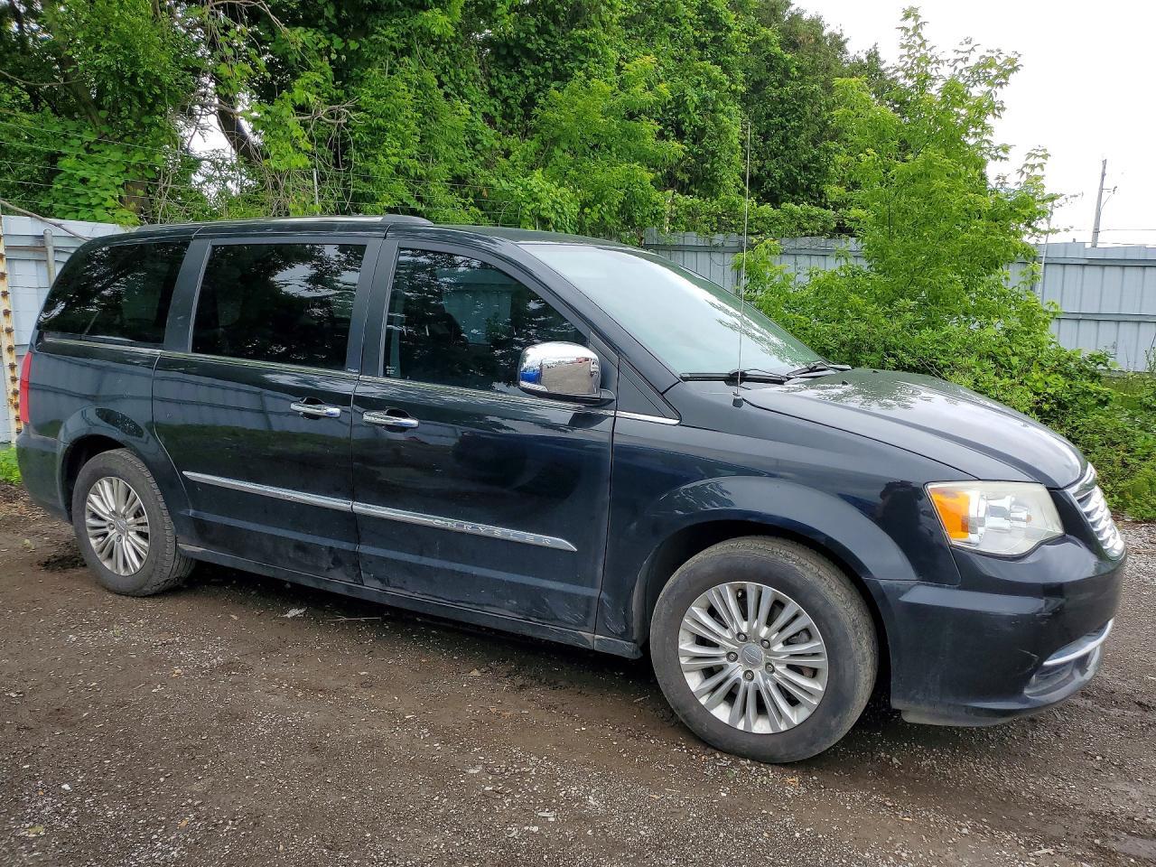 2013 Chrysler Town & Country Limited - Фото 4