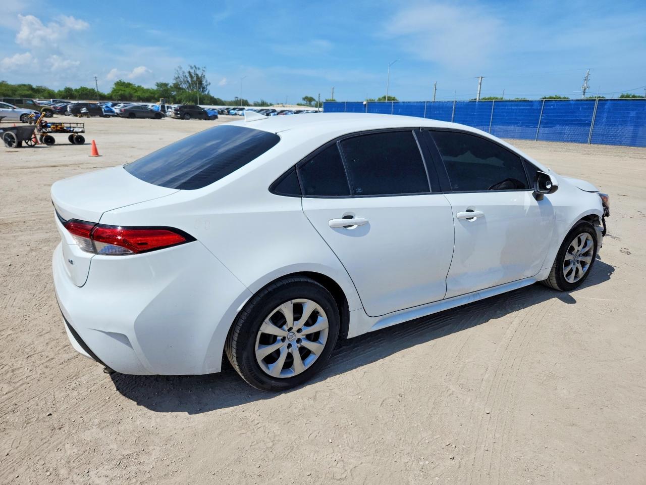 2021 Toyota Corolla Le - Фото 3