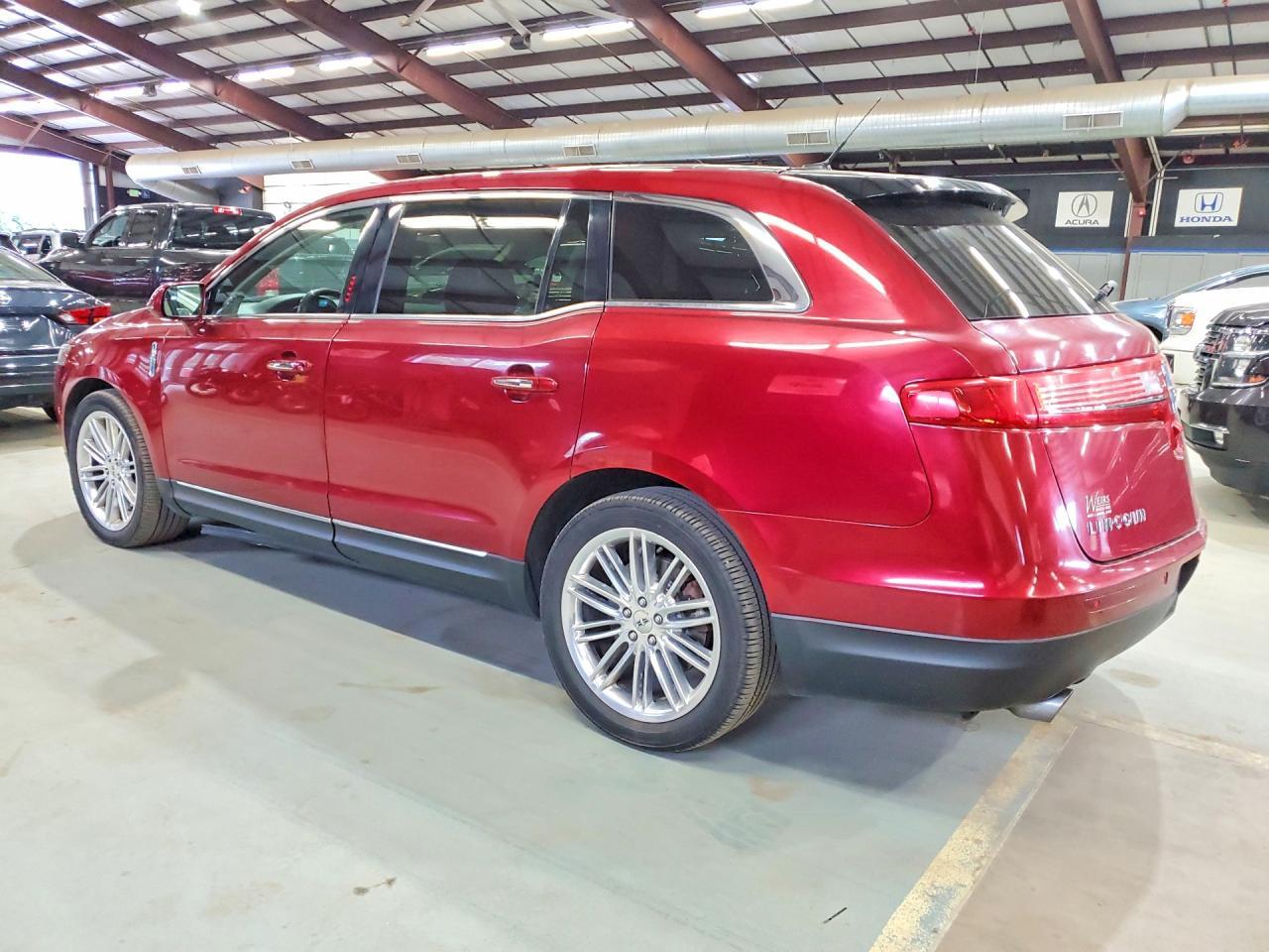 2016 Lincoln Mkt - Фото 2