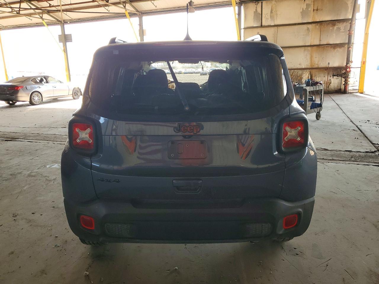 2023 Jeep Renegade Latitude - Фото 6