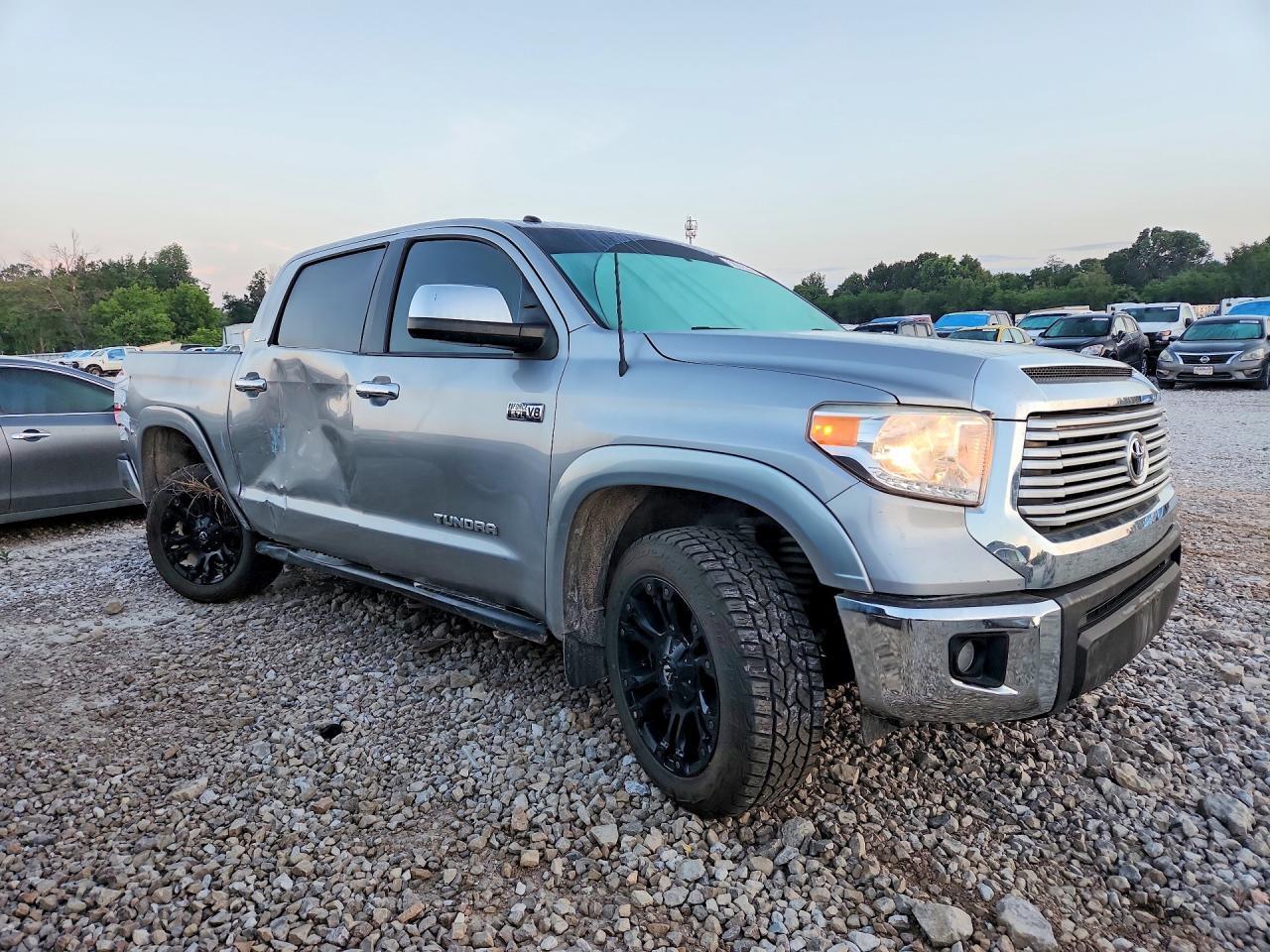 2015 Toyota Tundra Crewmax Limited - Image 4