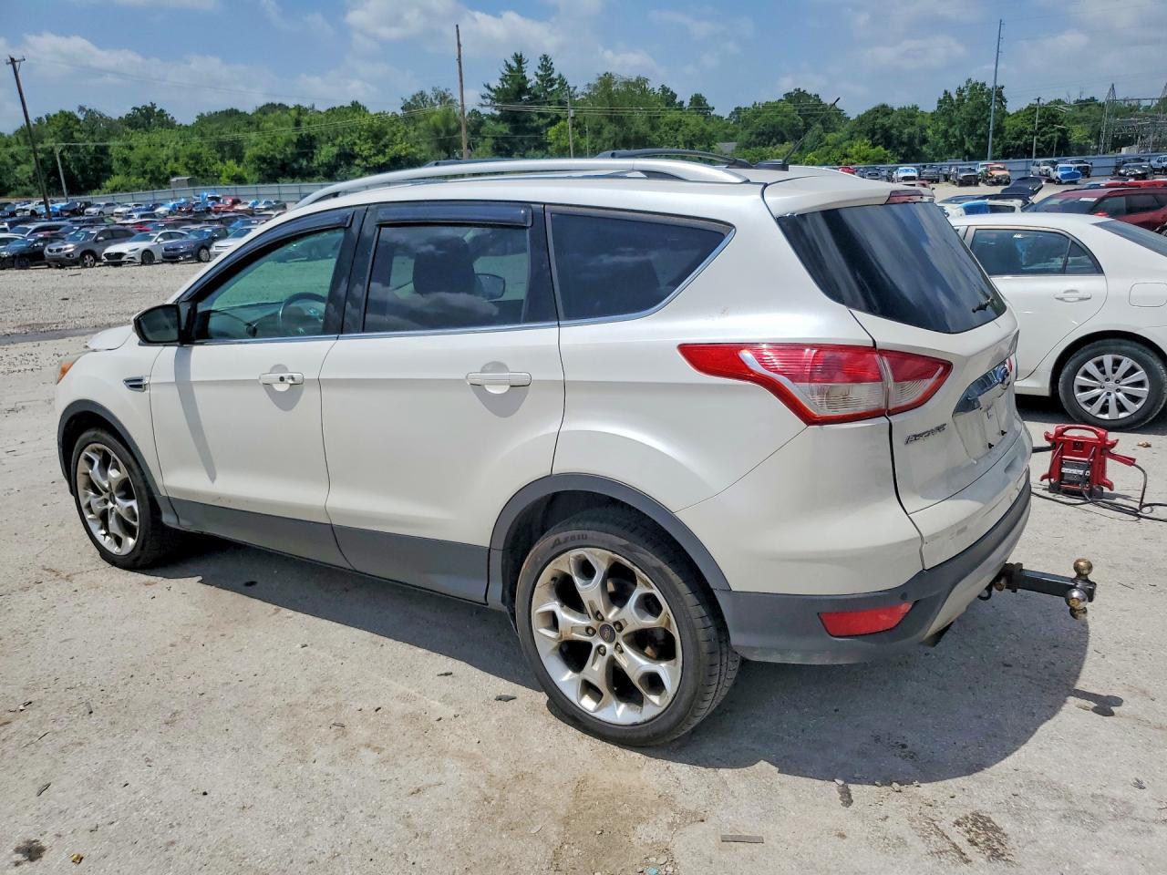 2016 Ford Escape Titanium - Фото 2