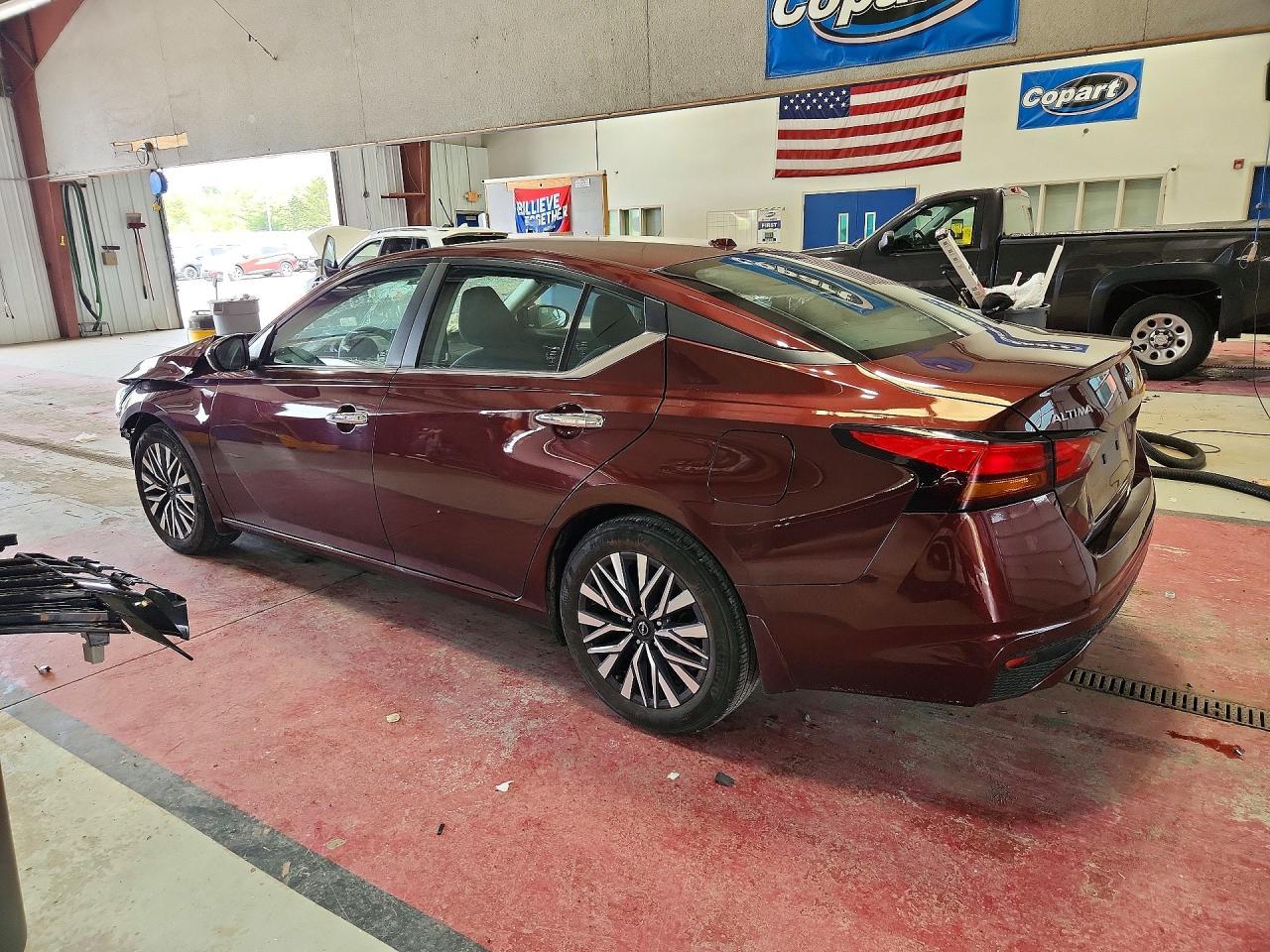 2024 Nissan Altima Sv - Image 2