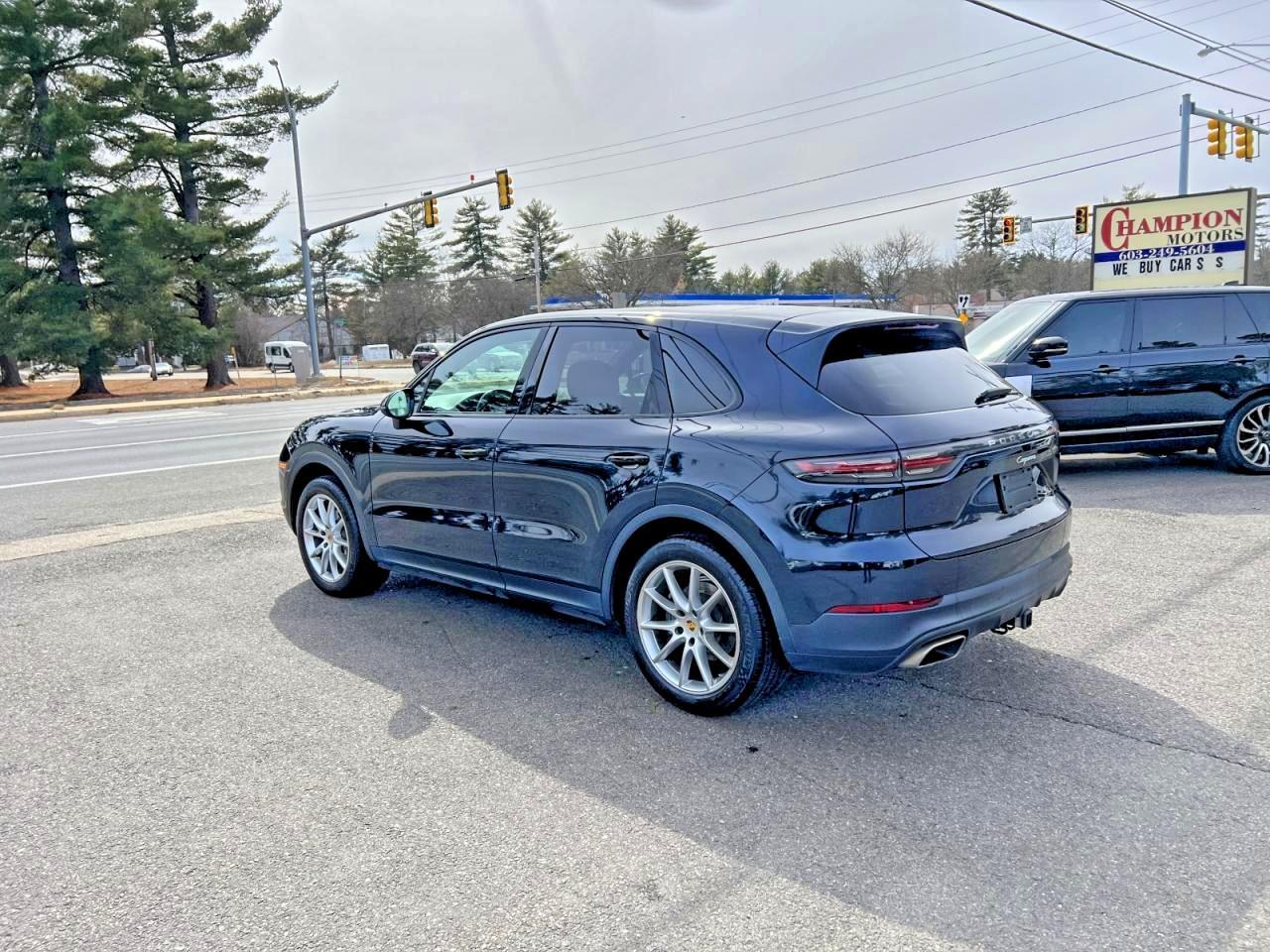 2019 Porsche Cayenne - Image 3