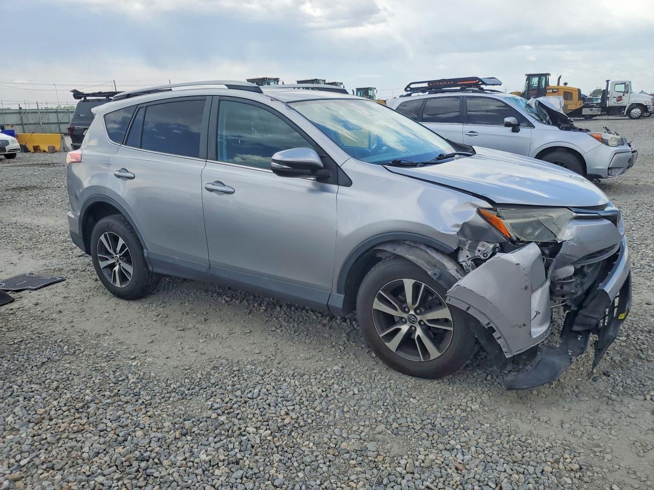 2017 Toyota Rav4 Xle - Фото 4