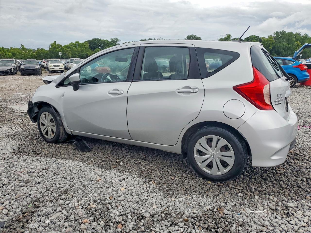 2017 Nissan Versa Note Sv - Image 2