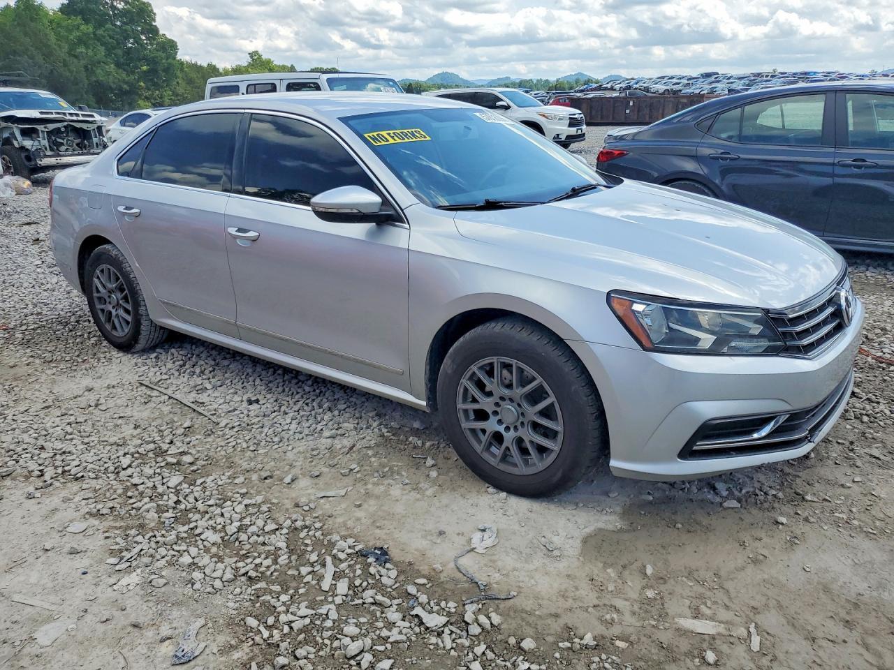 2016 Volkswagen Passat S - Фото 4