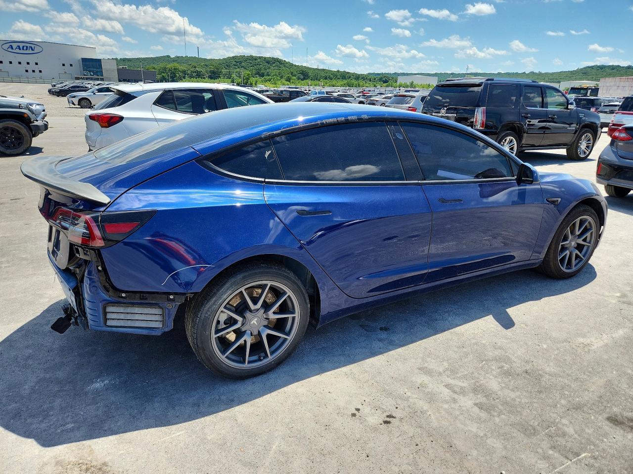 2022 Tesla Model 3 - Фото 3