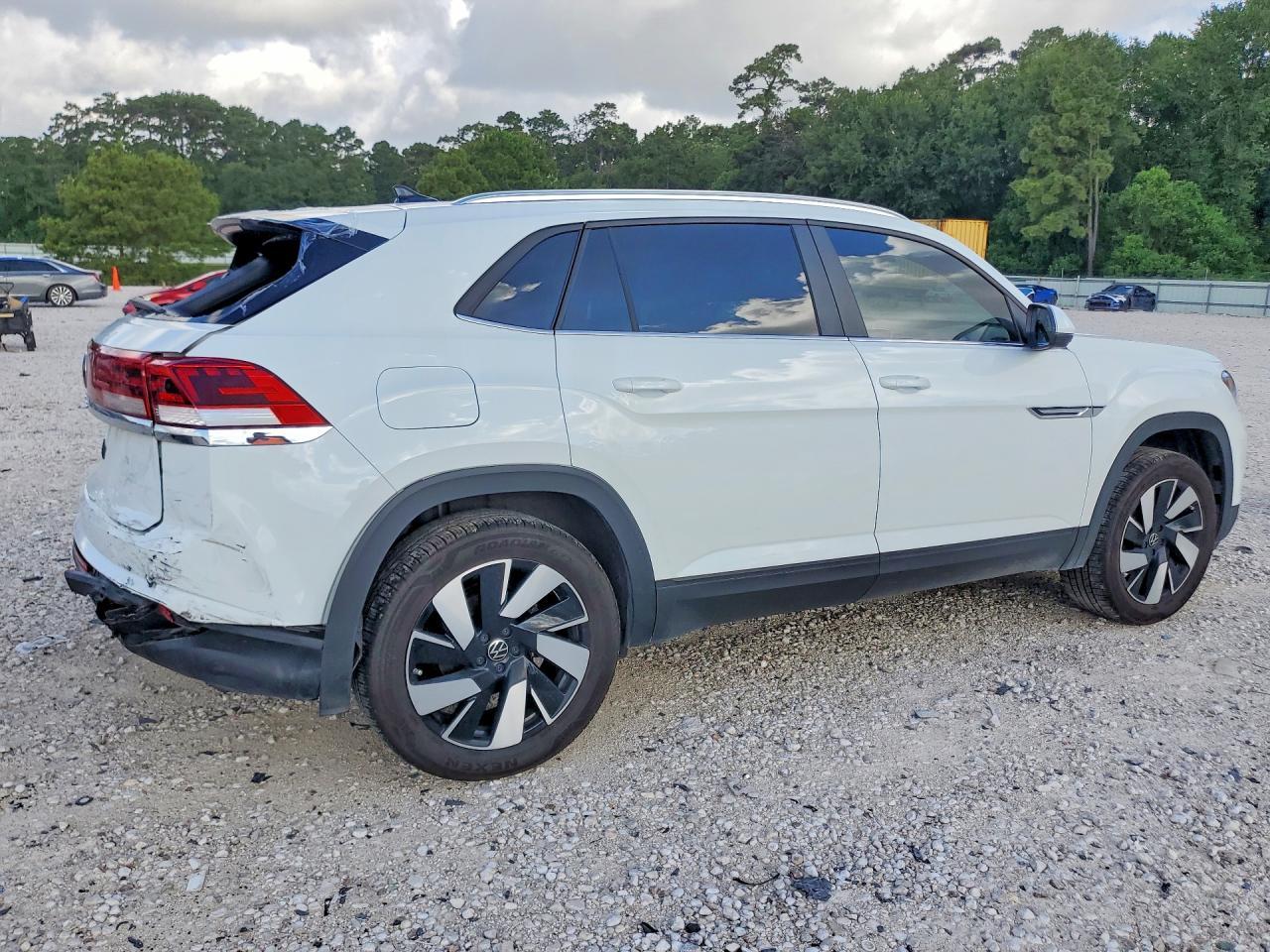 2025 Volkswagen Atlas Cross Sport Se - Image 3