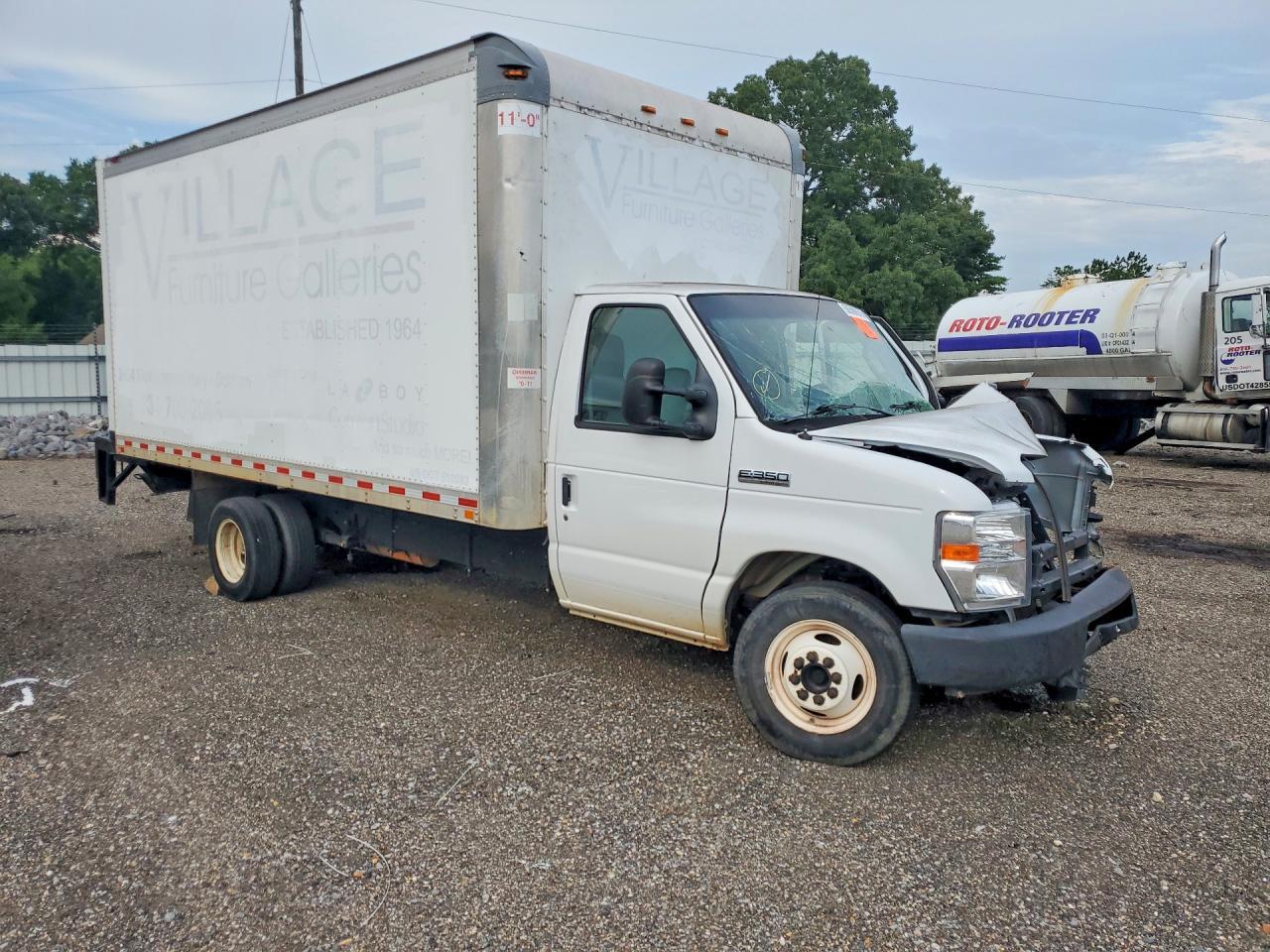 2019 Ford E350 Box Truck - Image 4