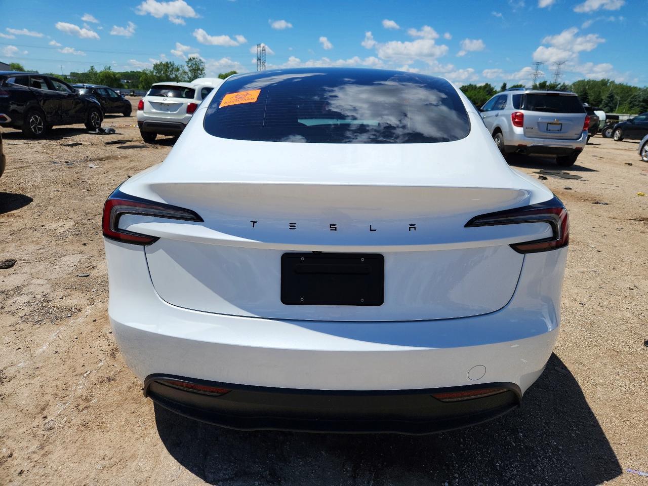 2026 Tesla Model 3 - Фото 6