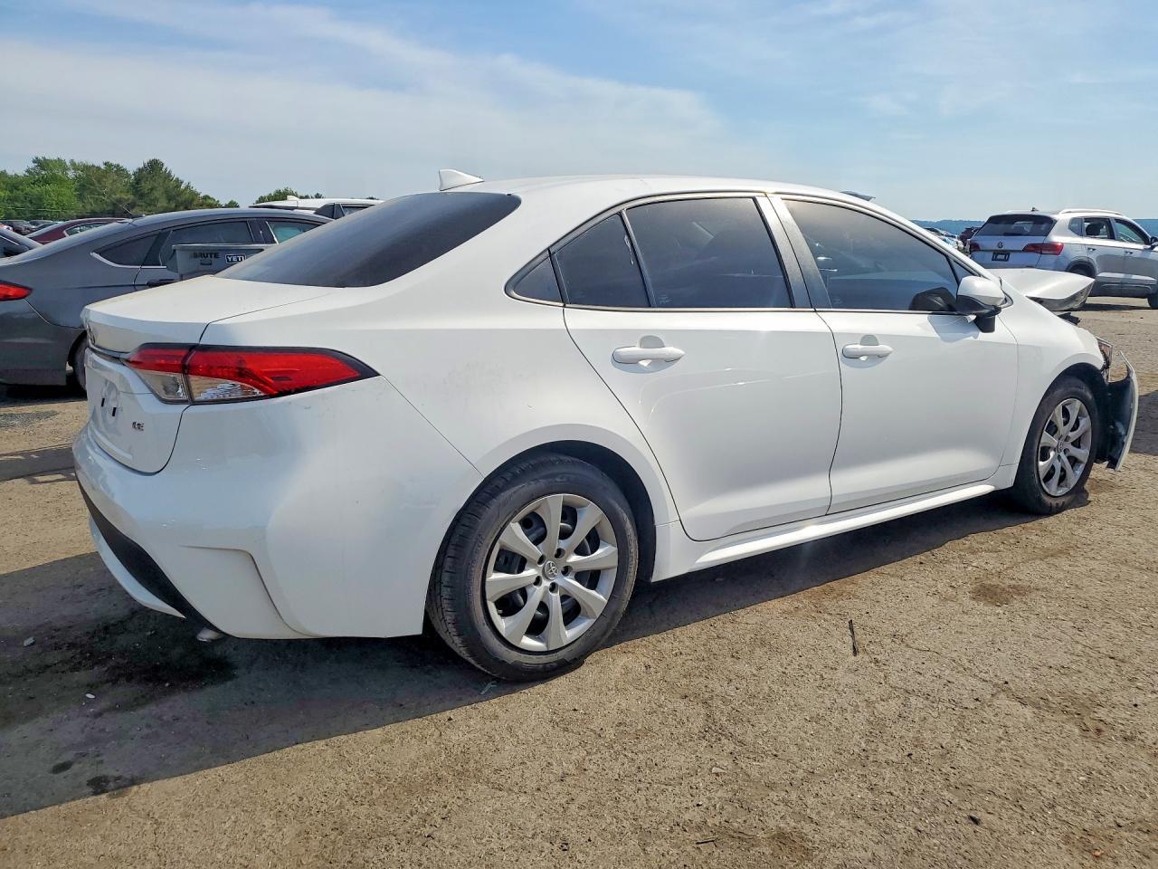 2021 Toyota Corolla Le - Image 3