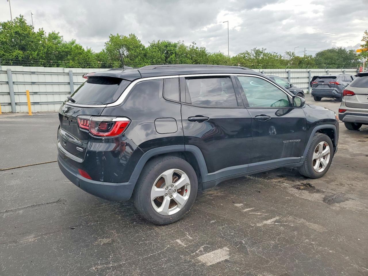 2021 Jeep Compass Latitude - Фото 3