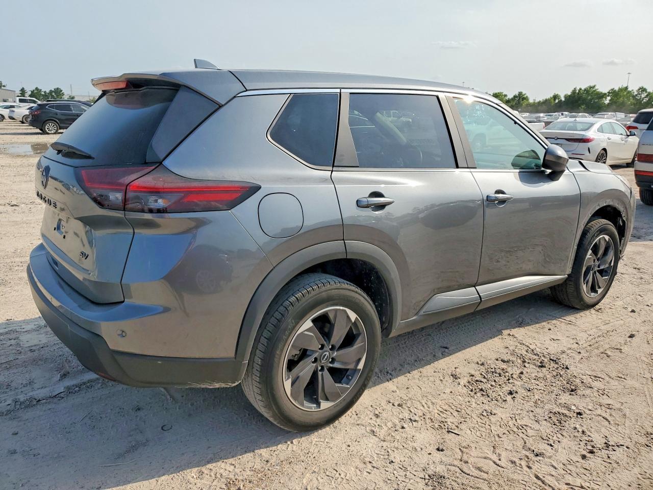 2024 Nissan Rogue Sv - Image 3