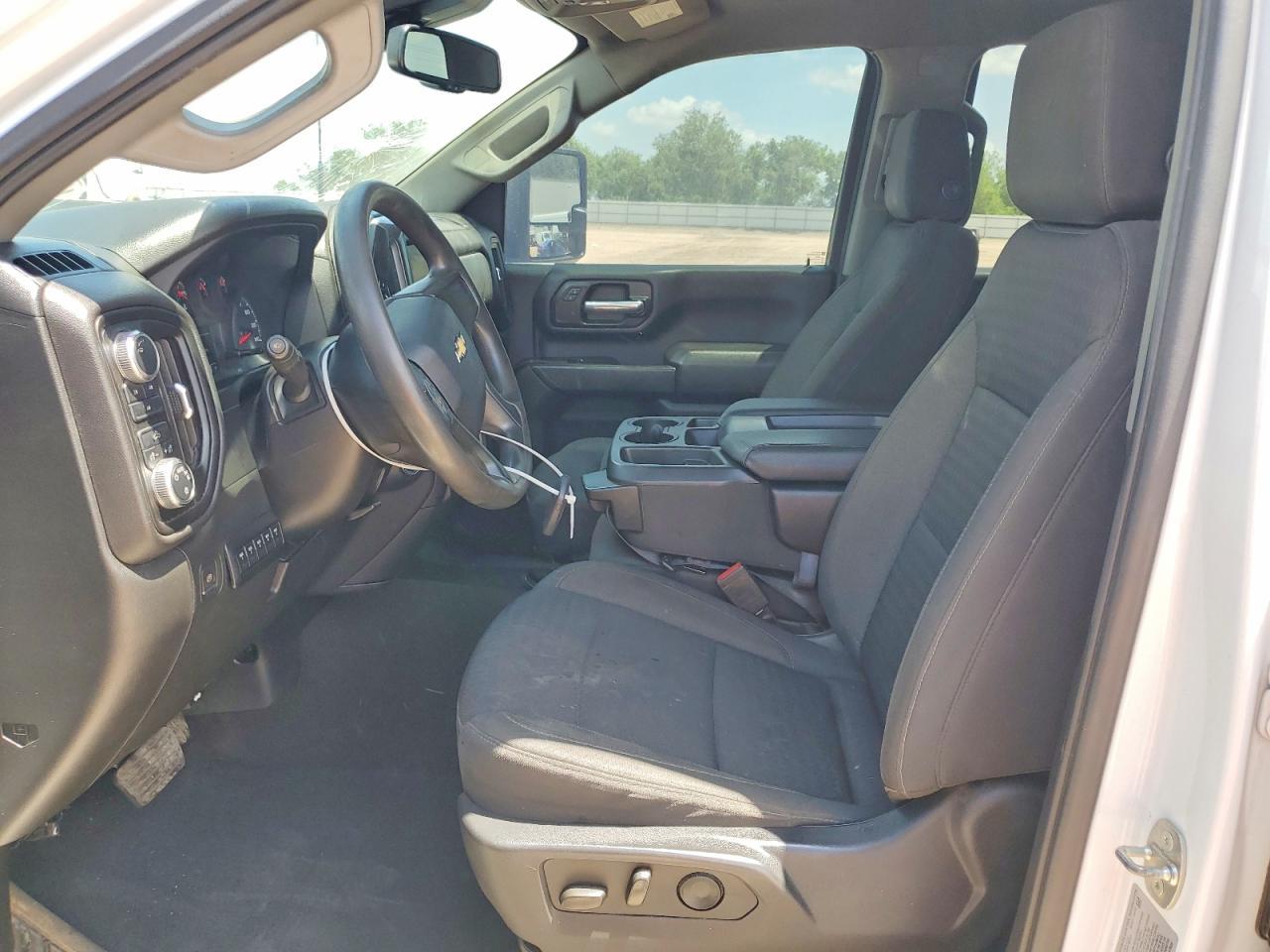 2024 Chevrolet Silverado K2500 Custom - Image 7