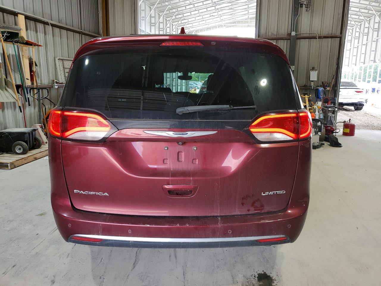 2019 Chrysler Pacifica Limited - Image 6