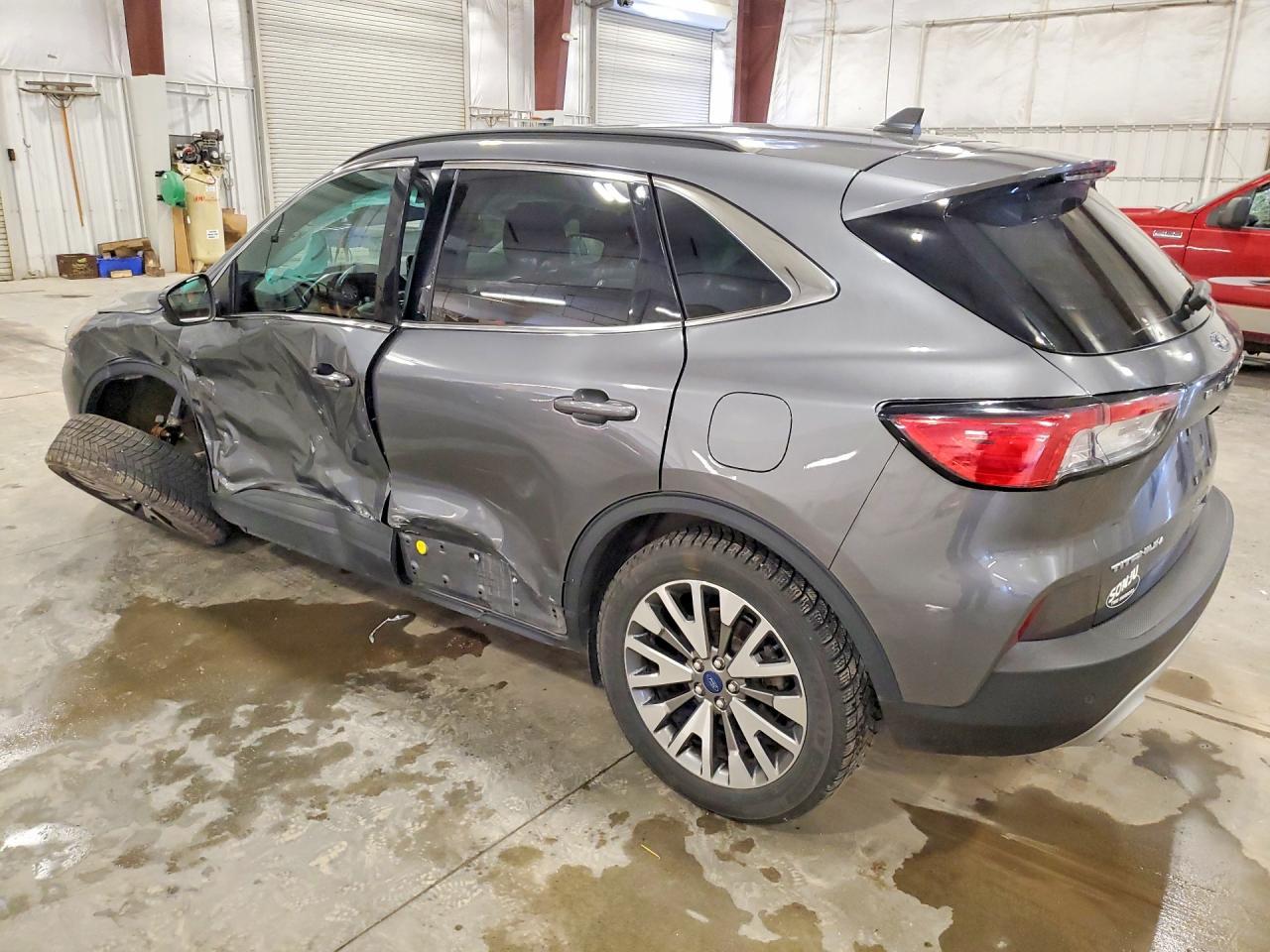 2022 Ford Escape Titanium - Image 2