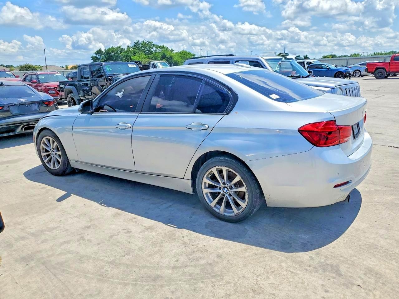 2017 BMW 320 I - Фото 2