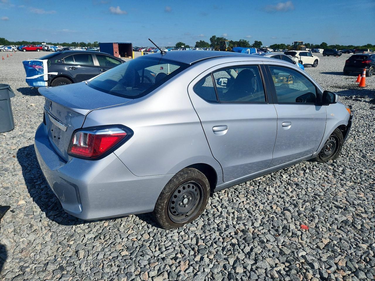 2024 Mitsubishi Mirage G4 Es - Image 3