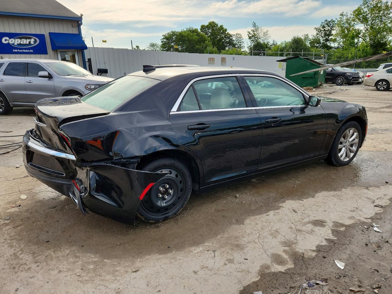 2016 Chrysler 300 Limited - Image 3