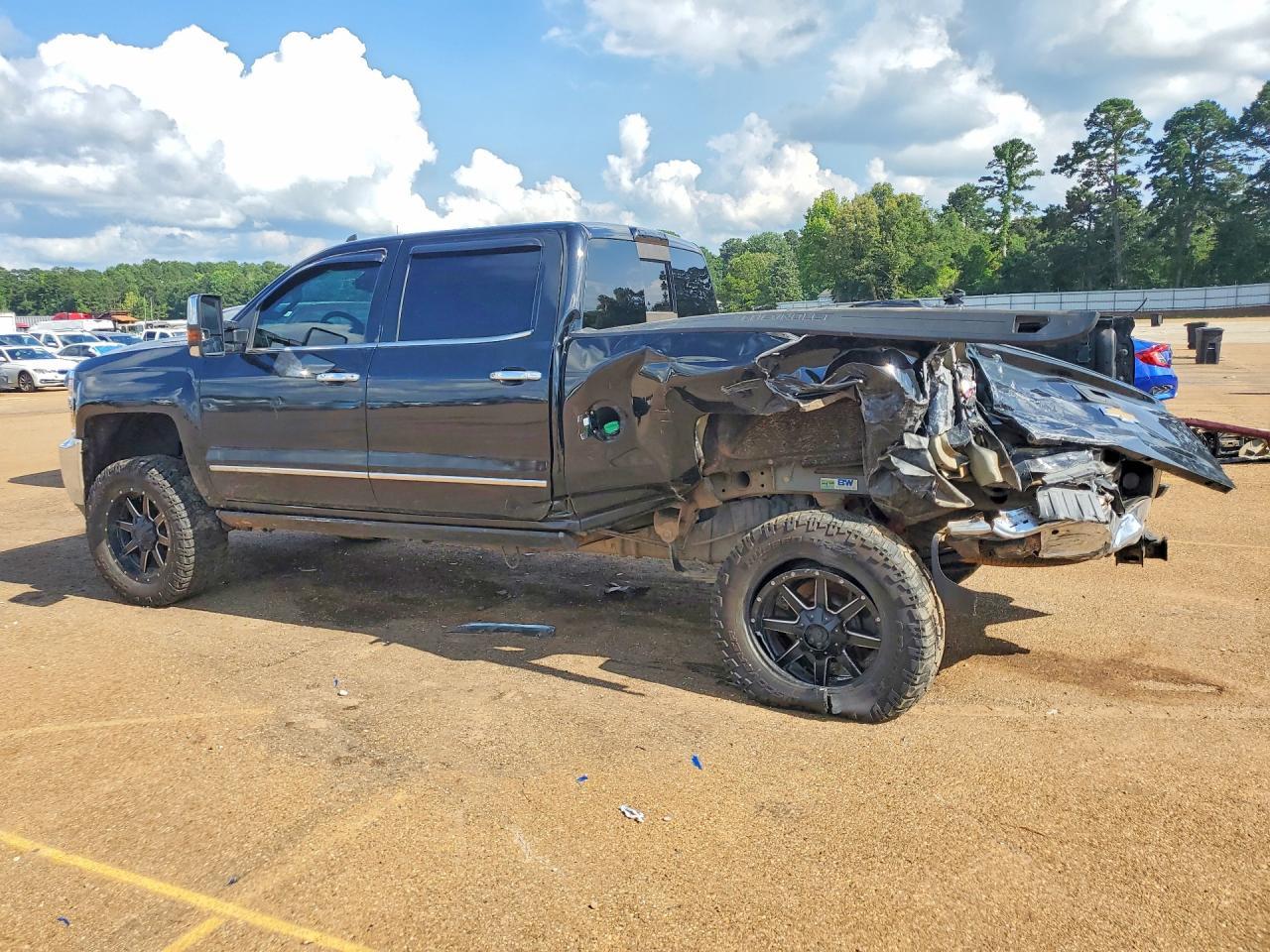2019 Chevrolet Silveo2500 - Фото 2