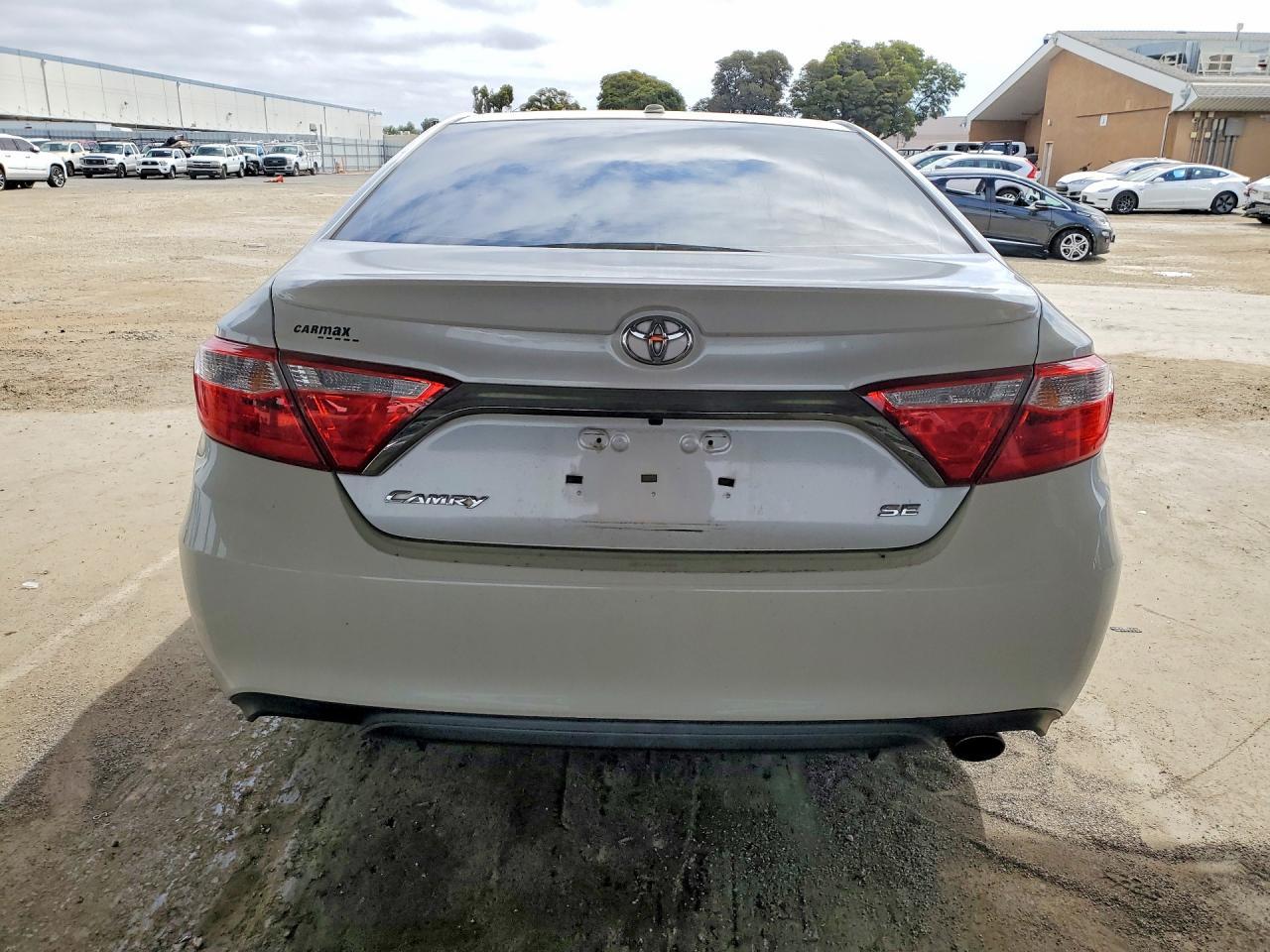 2015 Toyota Camry Se - Image 6