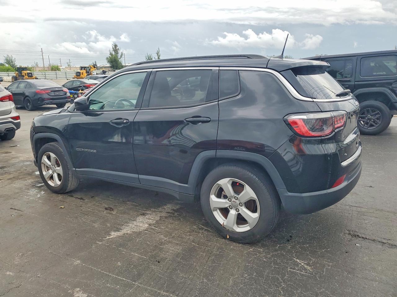2021 Jeep Compass Latitude - Фото 2