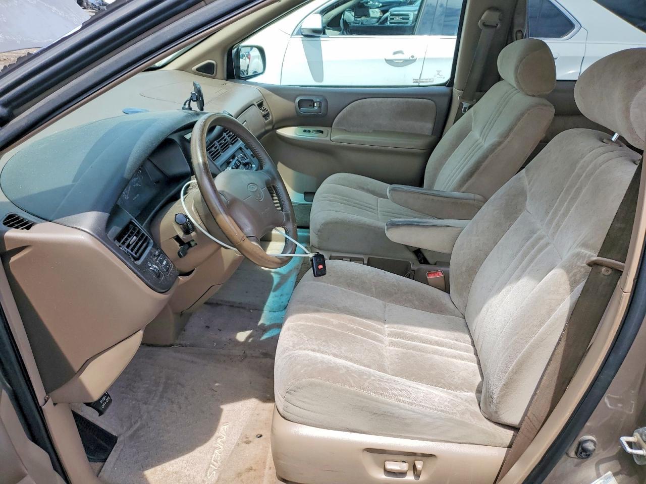 1998 Toyota Sienna Xle - Image 7
