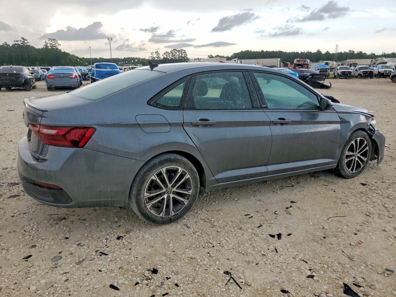 2023 Volkswagen Jetta Sport - Фото 3