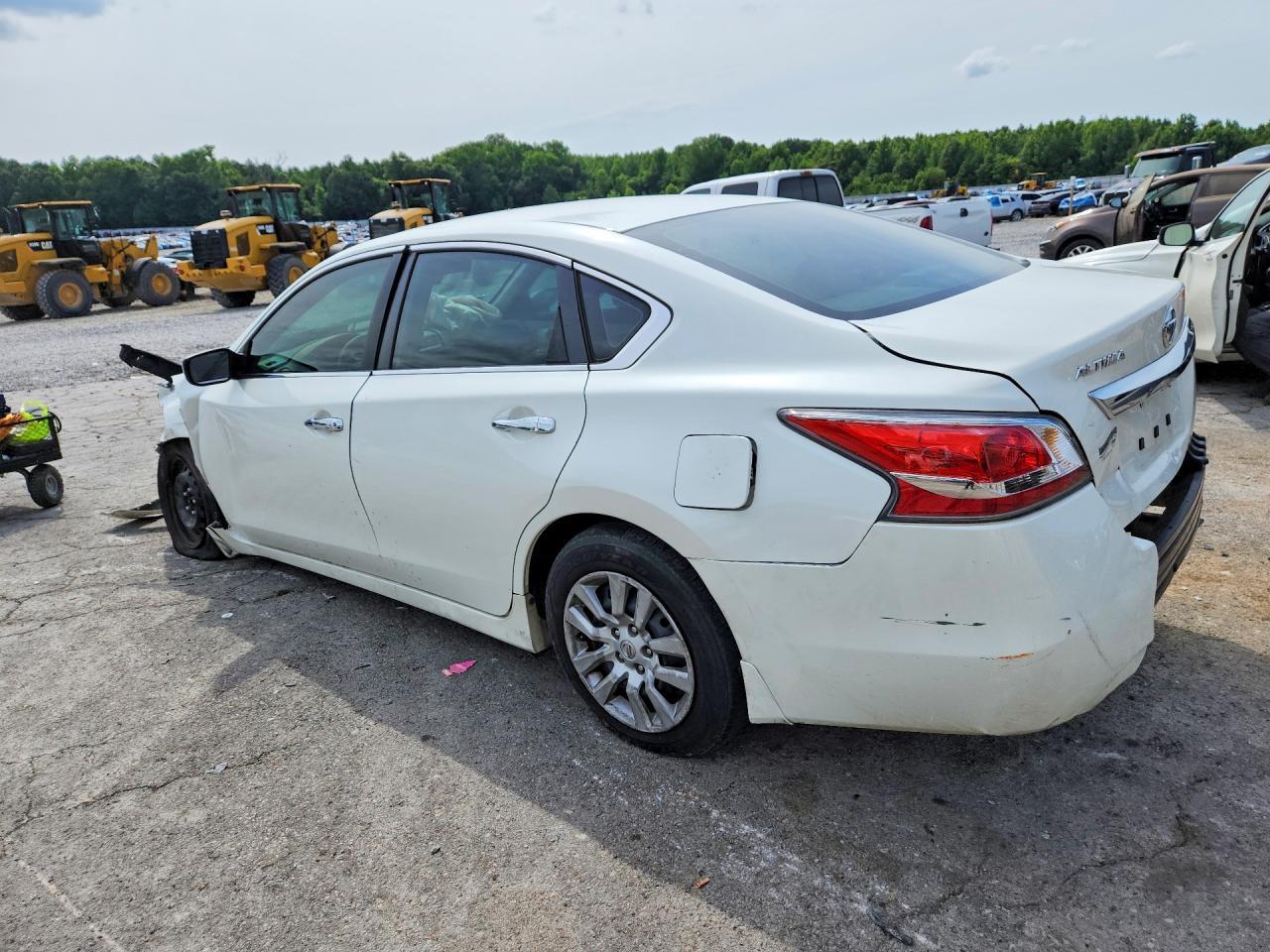 2015 Nissan Altima 2.5 S - Фото 2