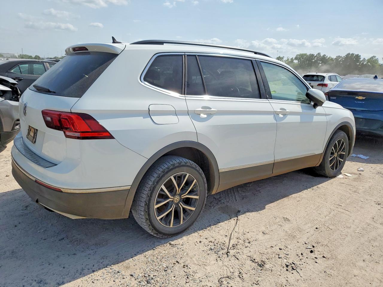 2021 Volkswagen Tiguan Se - Фото 3