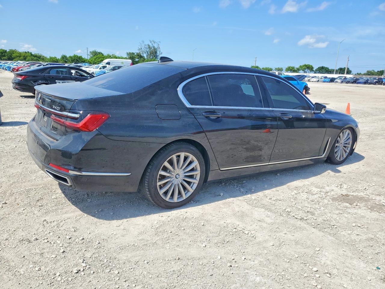 2020 BMW 740 I - Фото 3