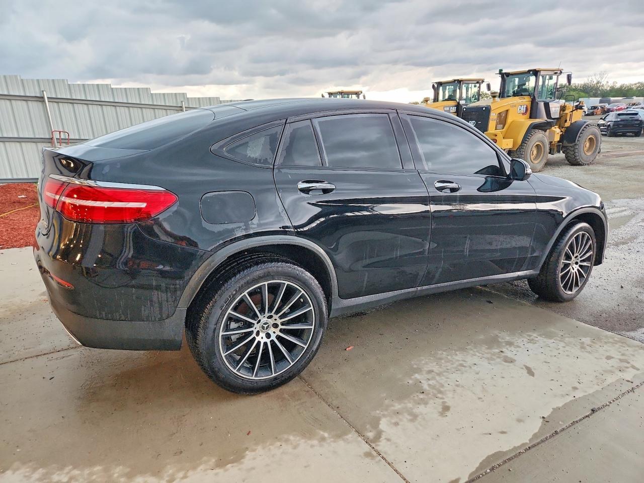 2017 Mercedes-Benz Glc Coupe 300 4Matic - Image 3