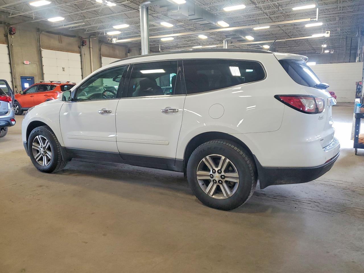2016 Chevrolet Traverse Lt - Фото 2