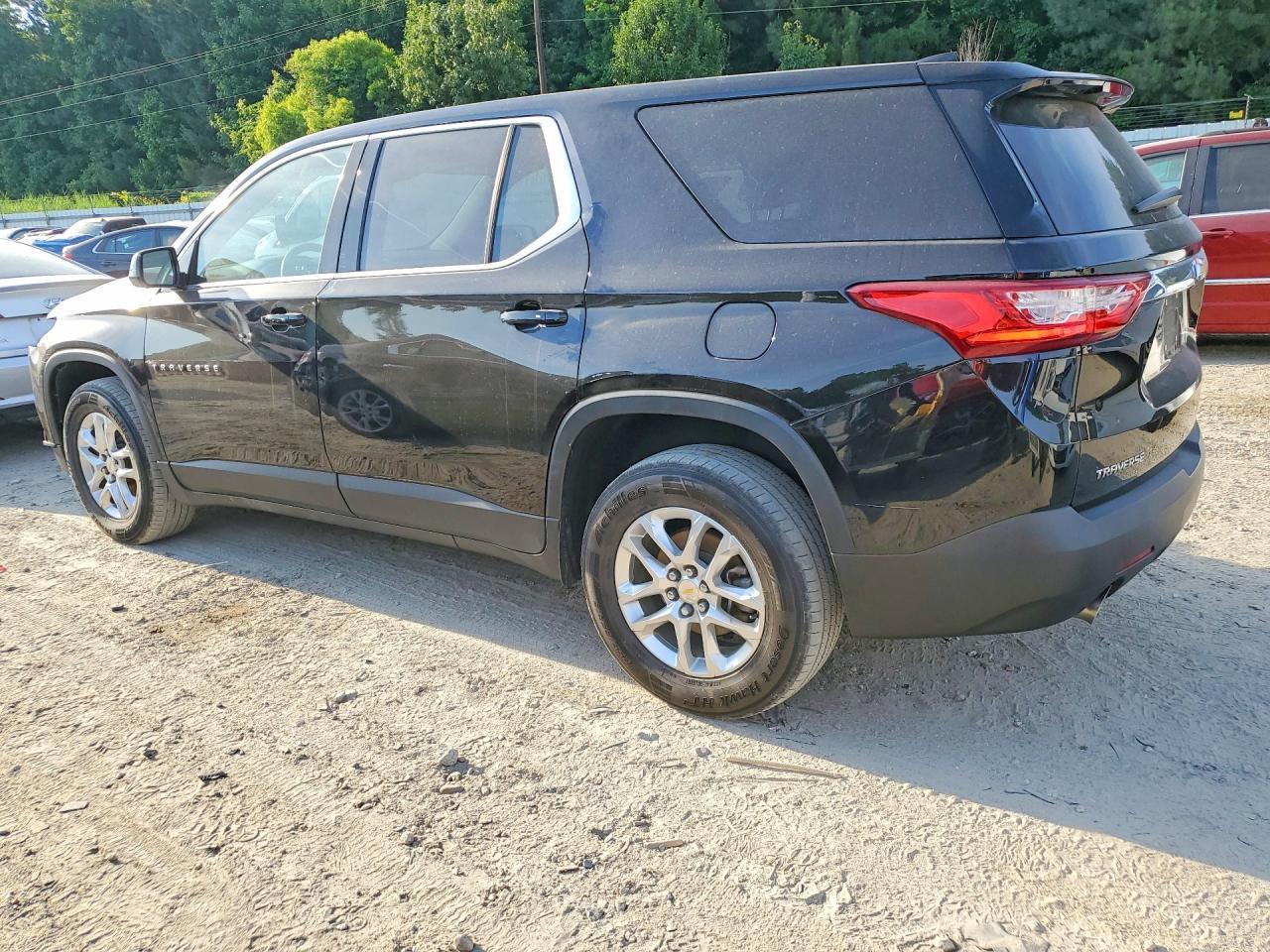 2020 Chevrolet Traverse Ls - Image 2