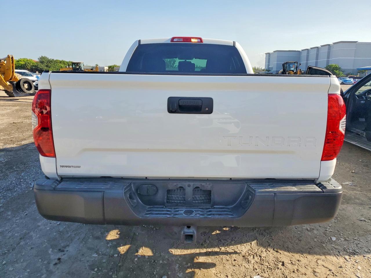 2014 Toyota Tundra Double Cab Sr - Image 6