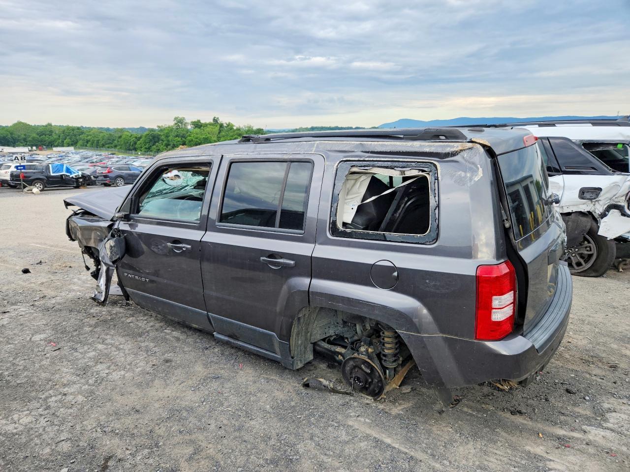 2016 Jeep Patriot Latitude - Фото 2