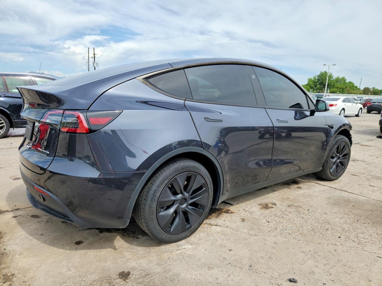 2025 Tesla Model Y - Image 3