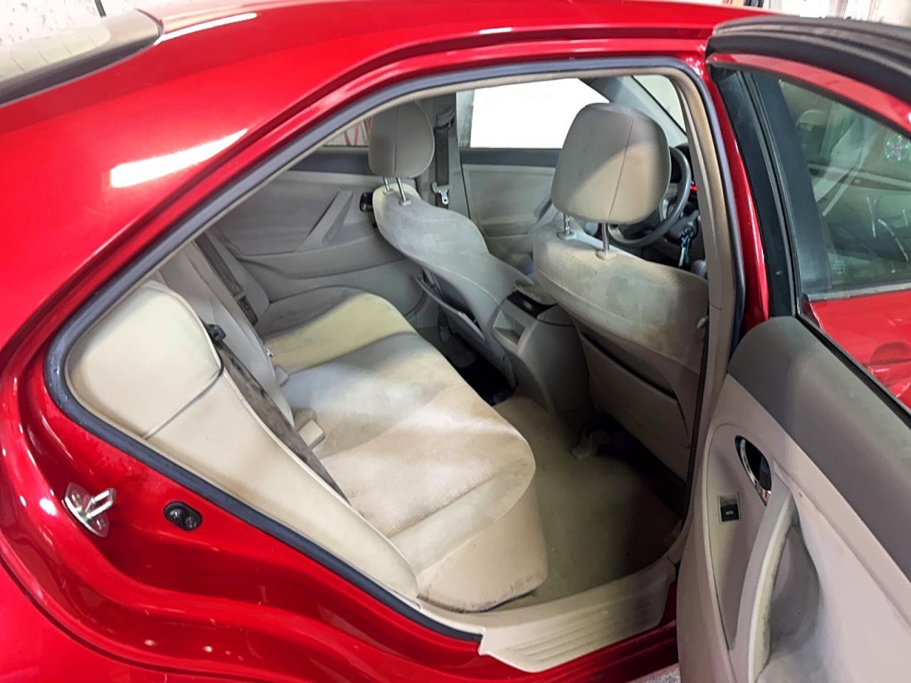 2011 Toyota Camry Le - Фото 6