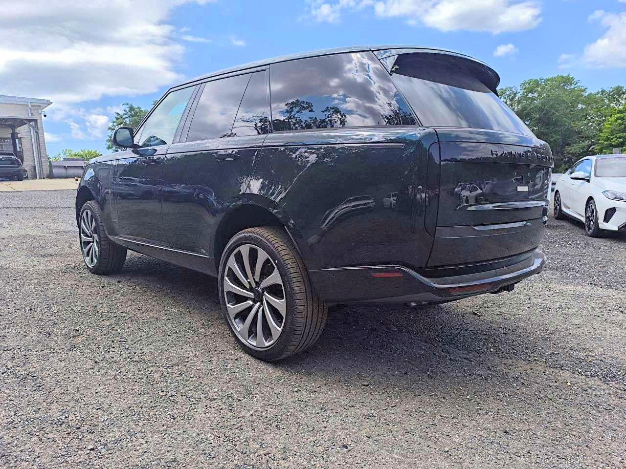 2026 Land Rover Range Rover Se - Image 2