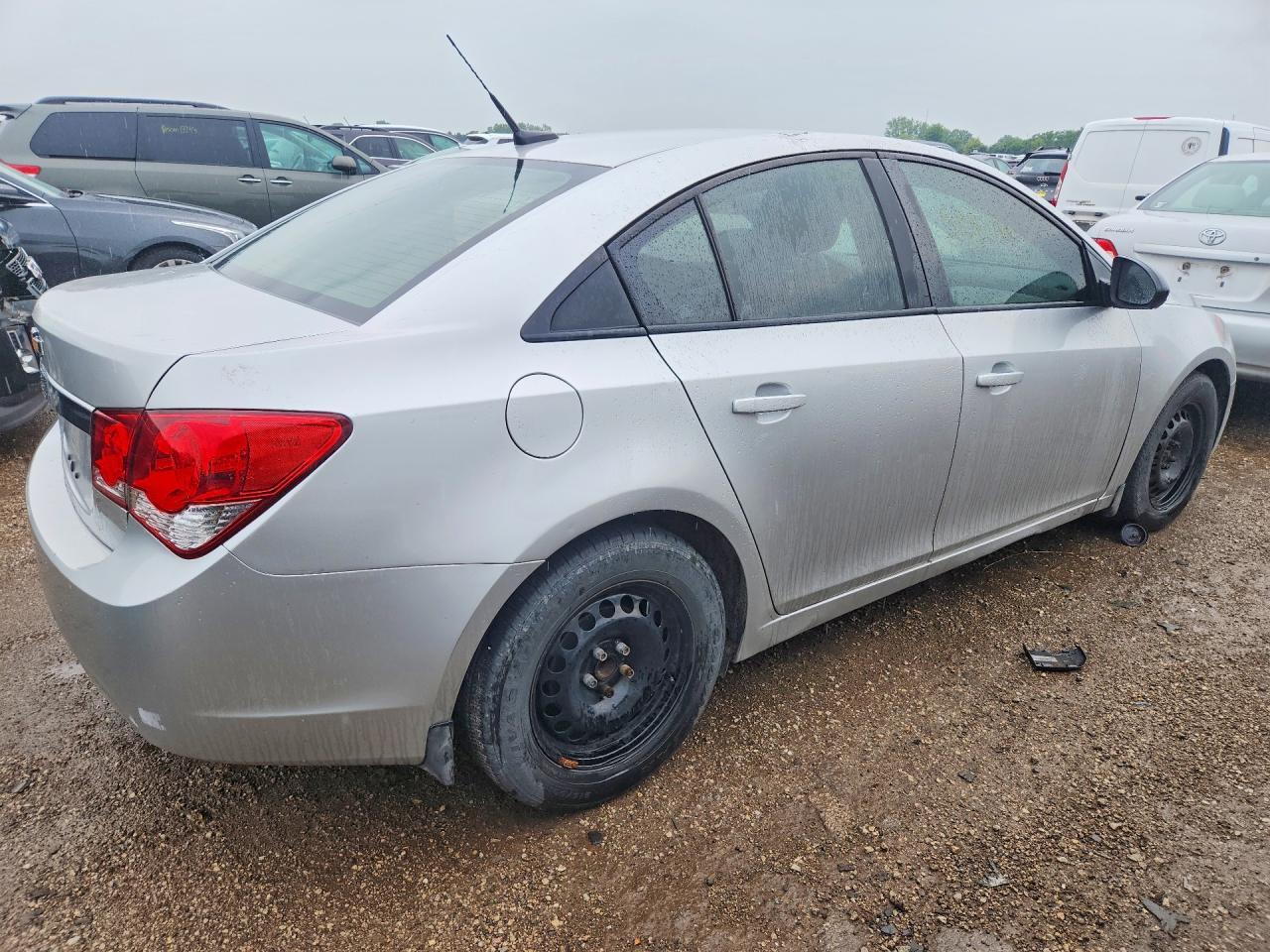 2014 Chevrolet Cruze Ls - Image 3