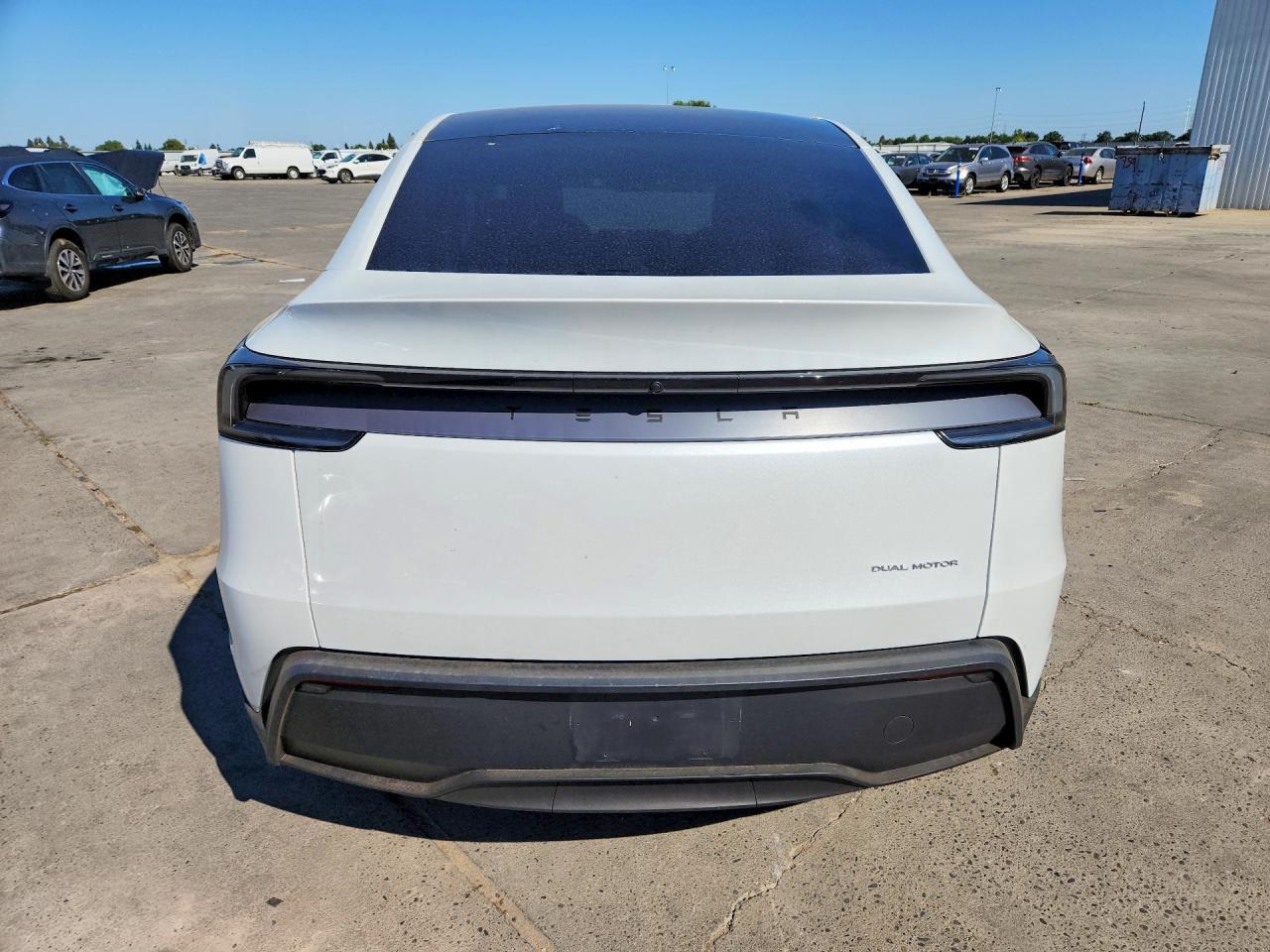 2026 Tesla Model Y - Фото 6