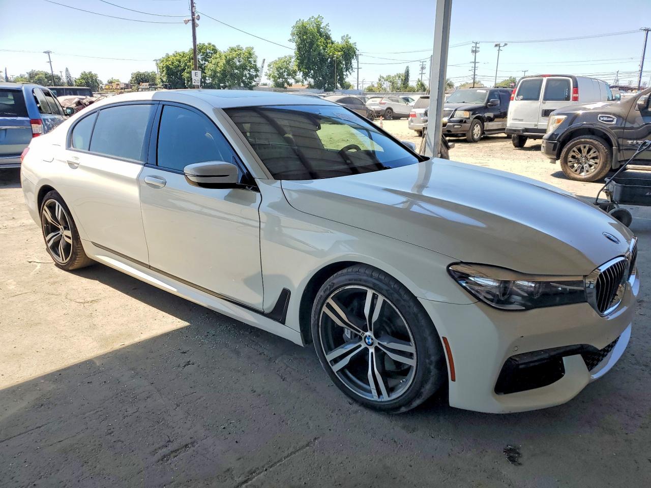 2016 BMW 740 I - Фото 4