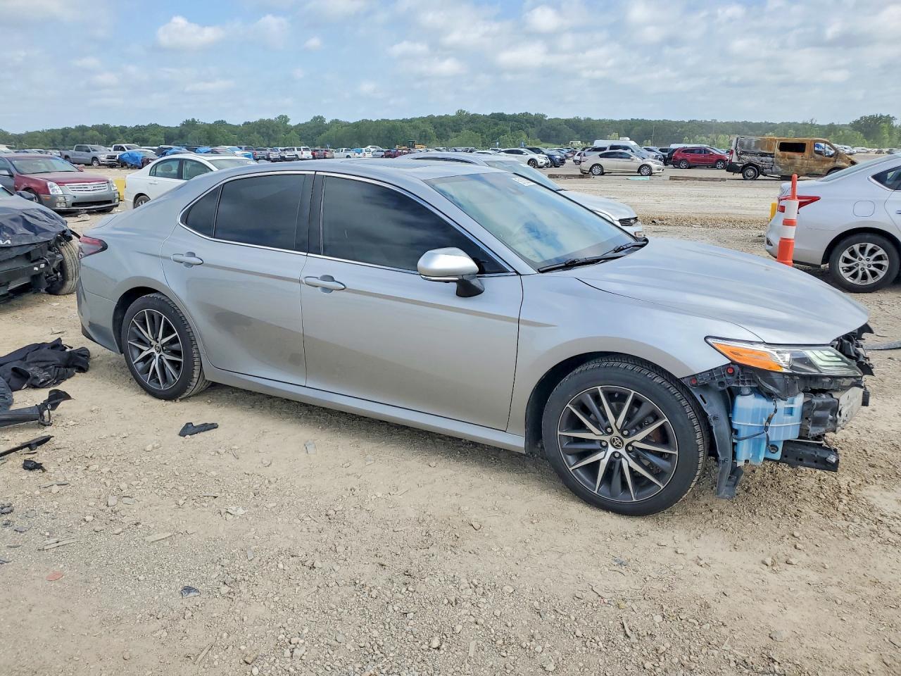 2022 Toyota Camry Xle - Image 4