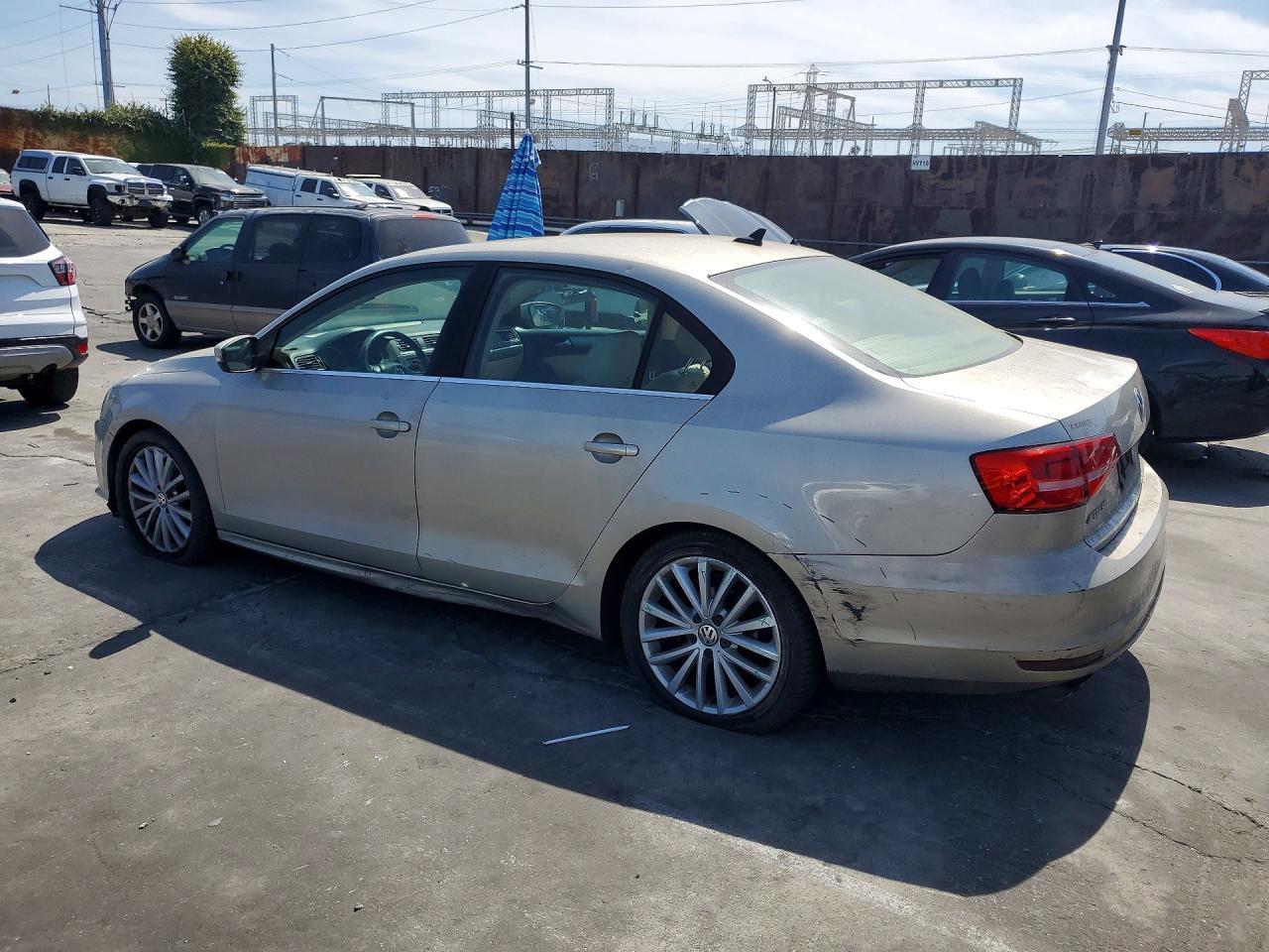 2015 Volkswagen Jetta Se - Image 2