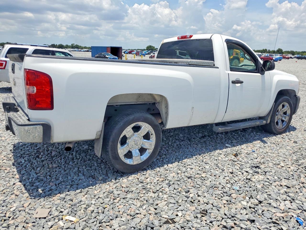 2011 Chevrolet Silverado C1500 - Image 3