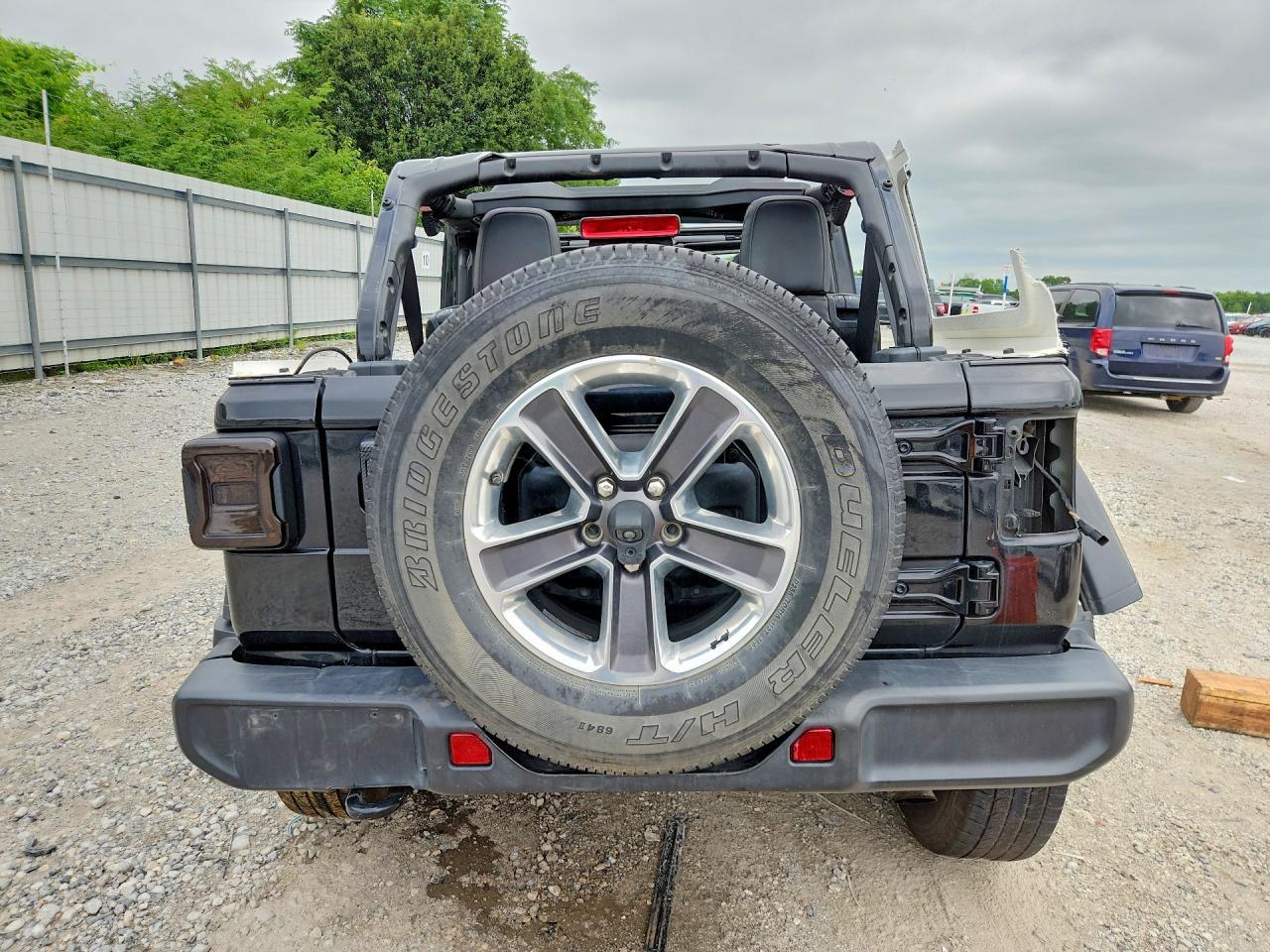 2020 Jeep Wrangler Unlimited Sahara - Image 6